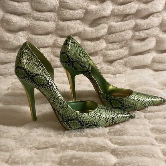 Bakers Green Snake skin print pointed toe heels - Picture 2 of 4